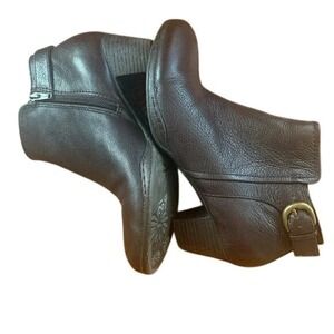 Leather Ankle Boots Brown Block Heel Buckle Detail‎ Comfortable Women's Size 7.5